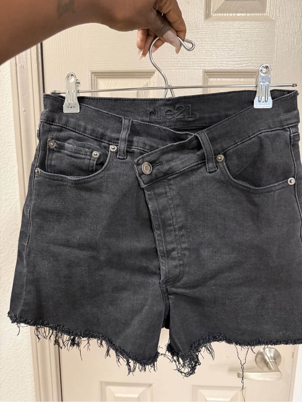 Rue21 Black High-Waist Frayed Hem Denim Shorts